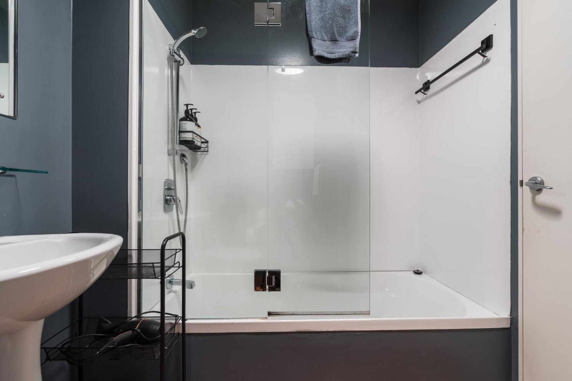 Spacious Home Near Cbd Spa Pool Parking 3Br Оукланд Екстериор снимка